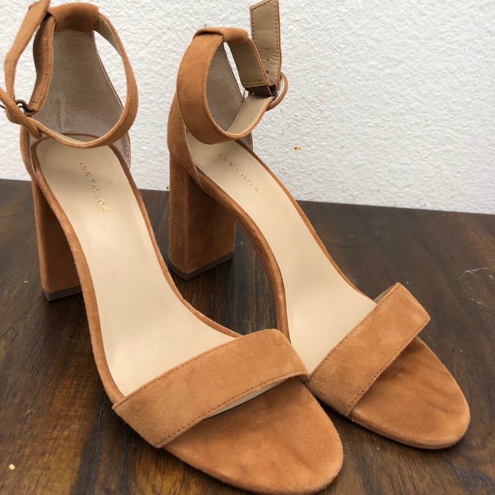 Tan block heels - Picture 2 of 6
